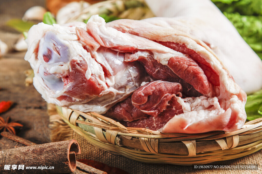 新鲜猪腿肉