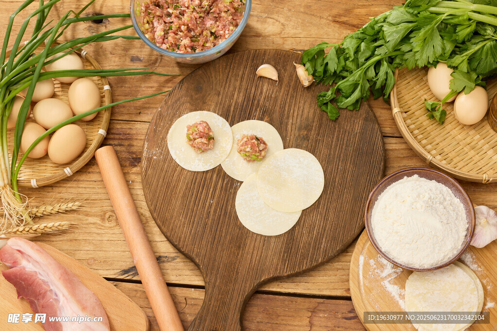 饺子制作食材与工具