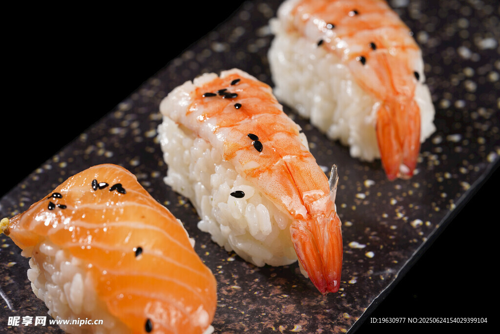 美味鲜虾寿司拼盘