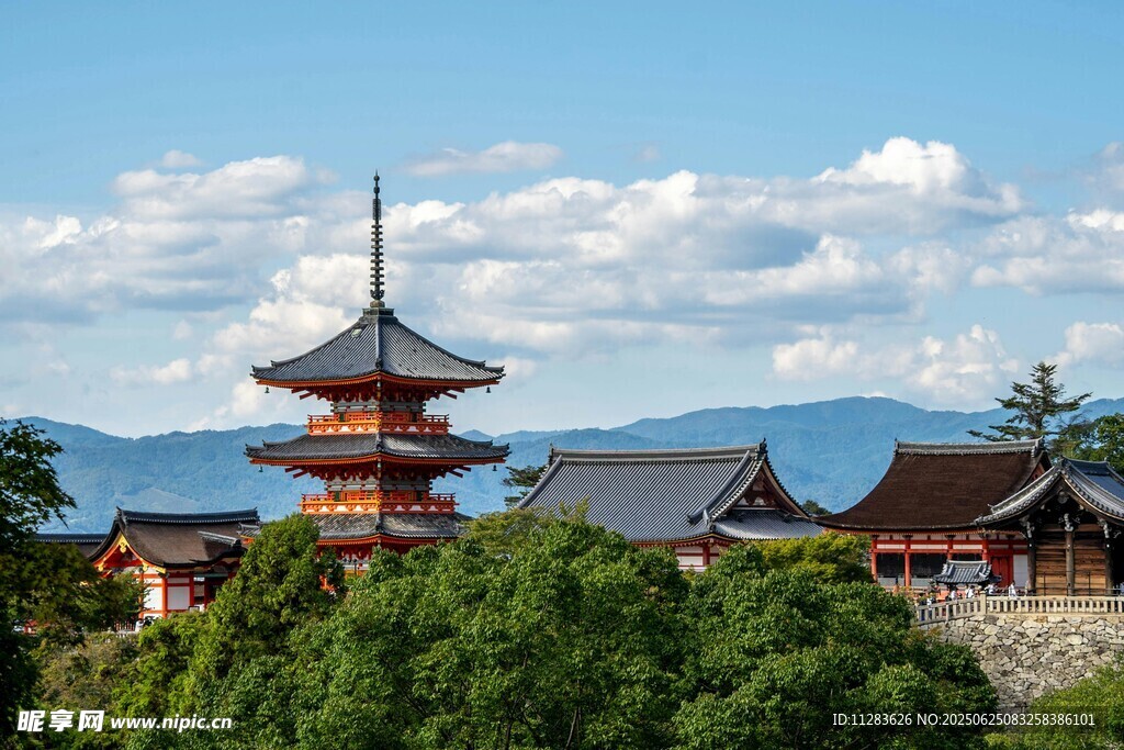 日式古塔与传统建筑景观
