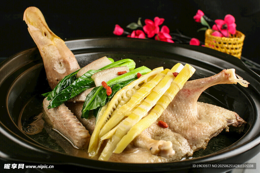 滋补美味炖鸡汤