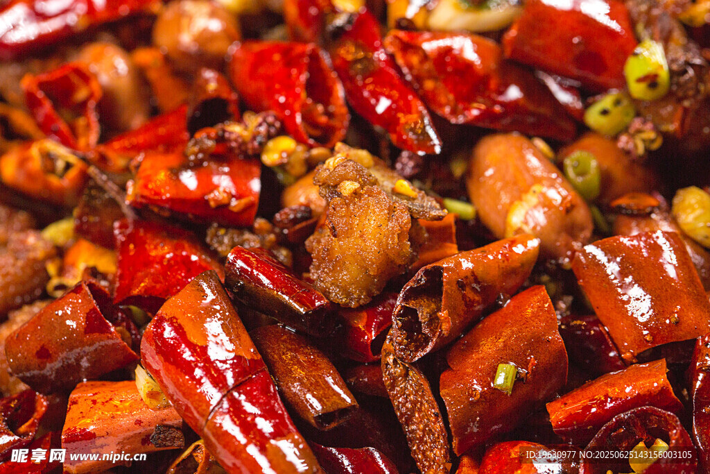 香辣诱人的辣椒炒鸡肉