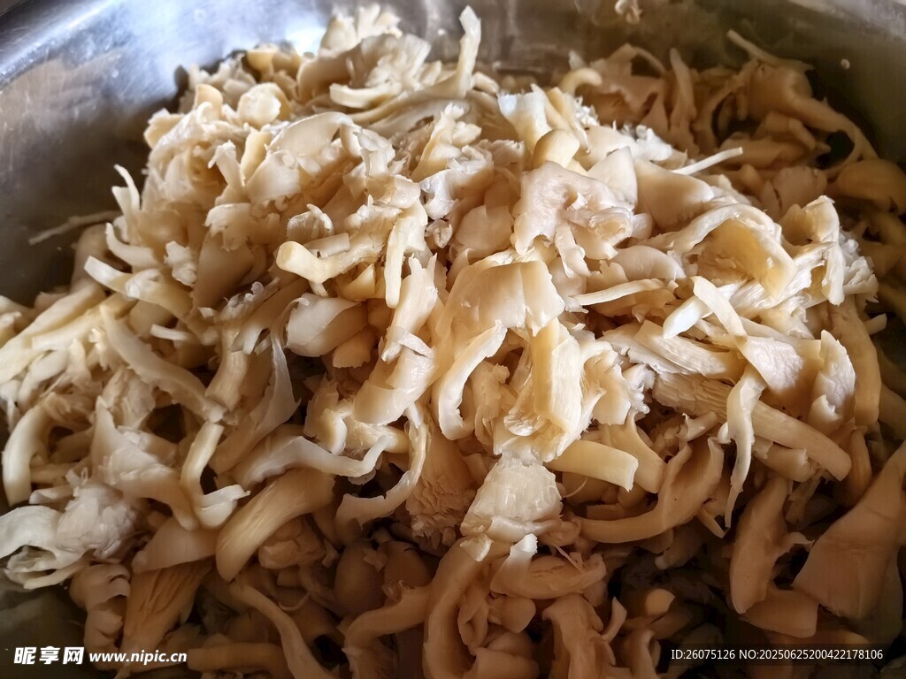 一碗爽口的凉拌平菇
