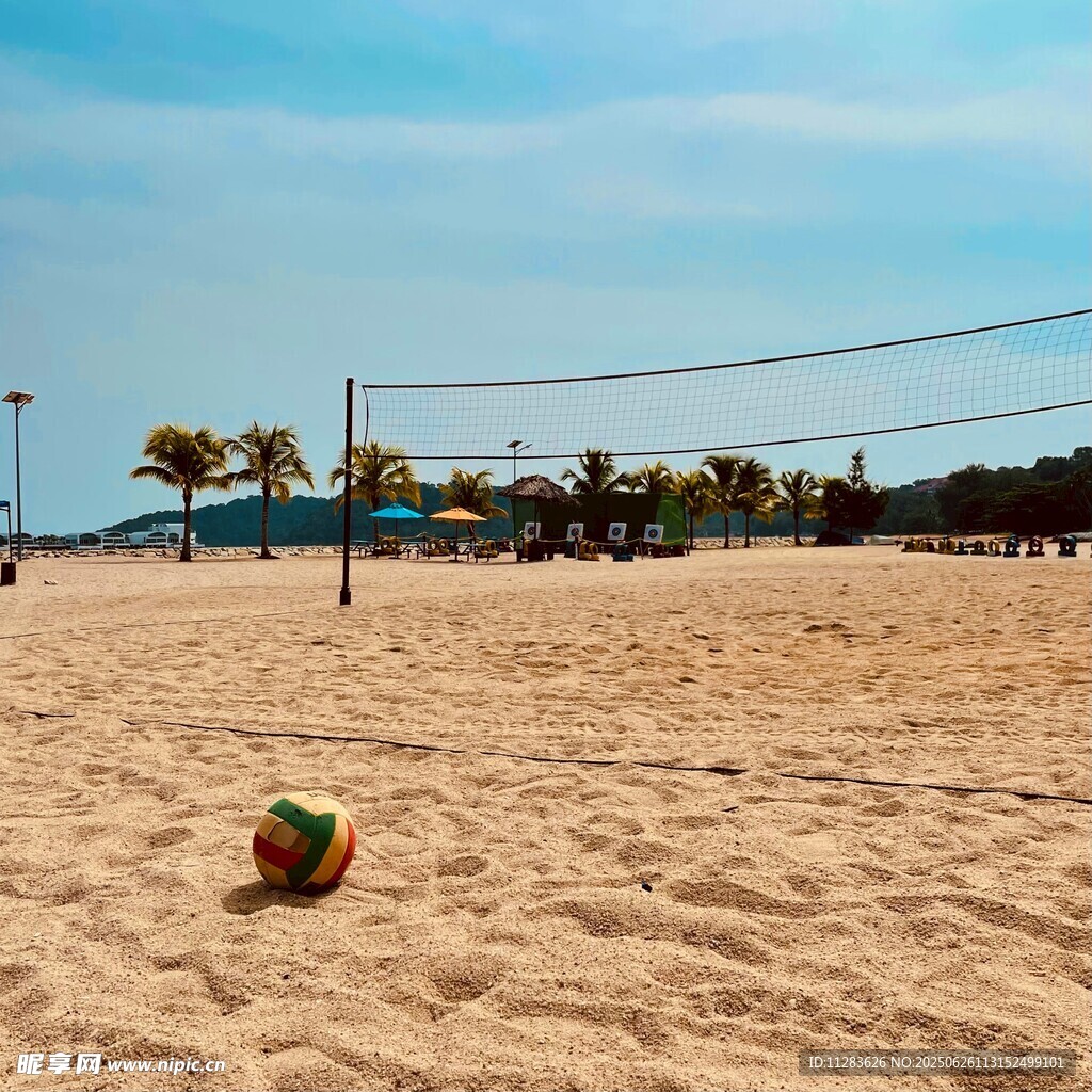 沙滩排球场地与彩色球
