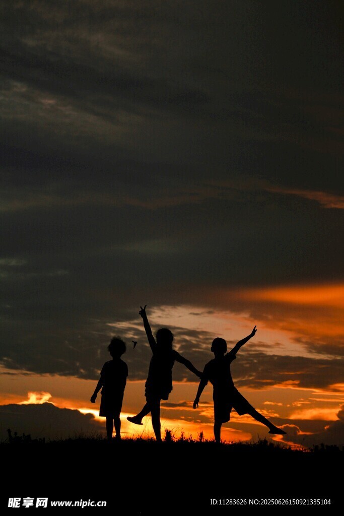 夕阳下的活力身影