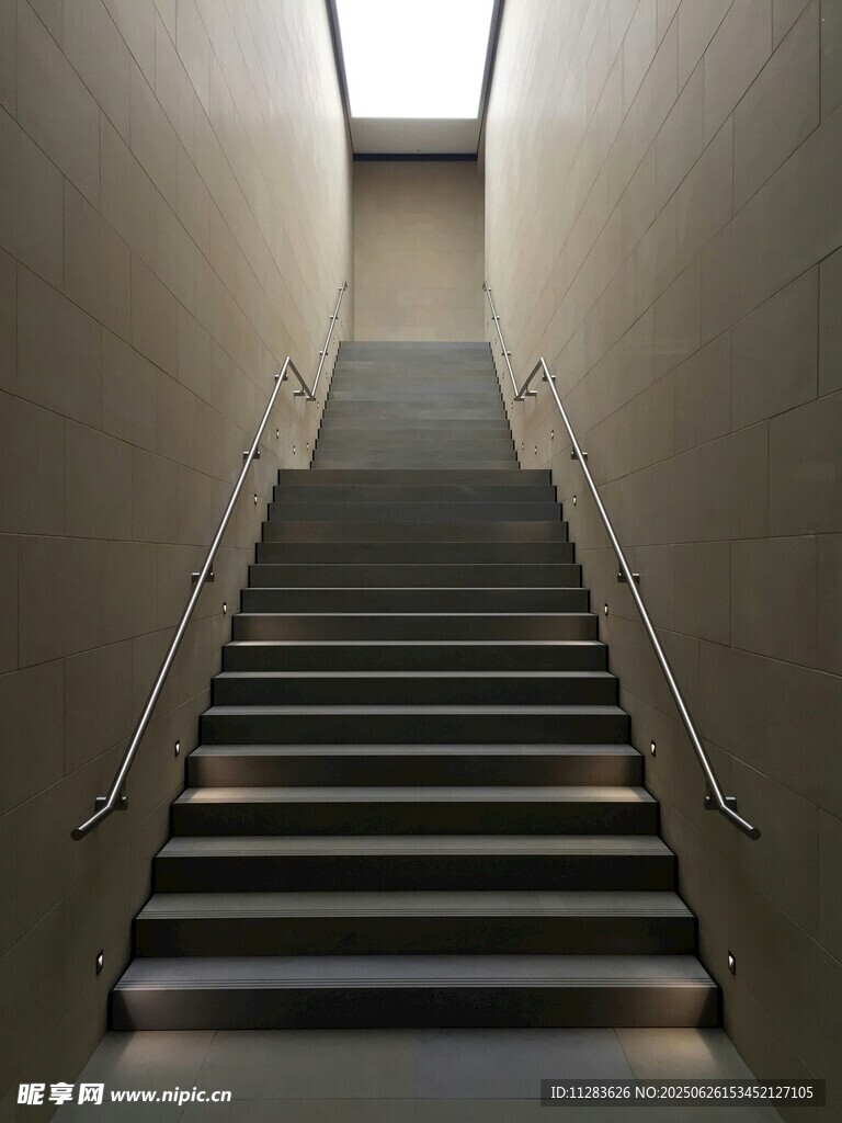 现代简约风格的室内楼梯