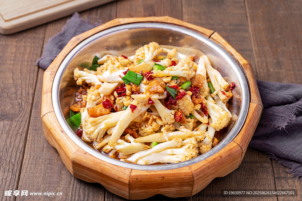 木碗中的美味花菜