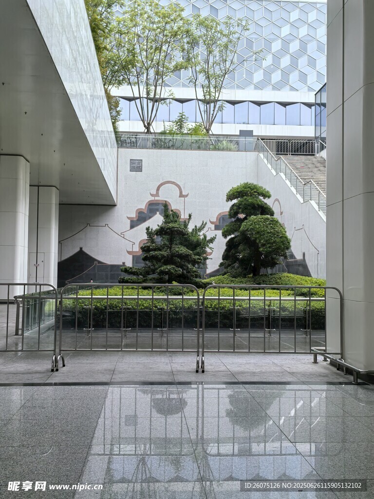 现代建筑内的绿植景观