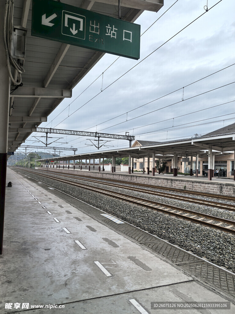 火车站台场景