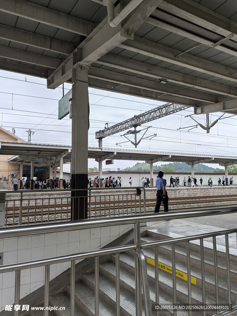 火车站台场景