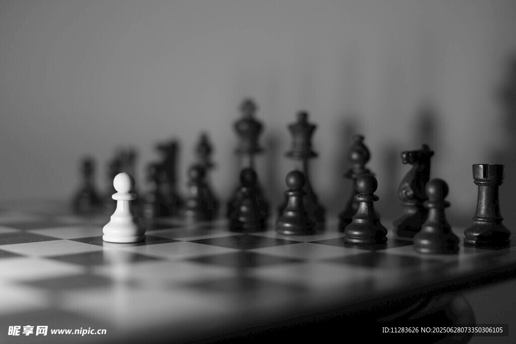 孤独白棋于棋阵中