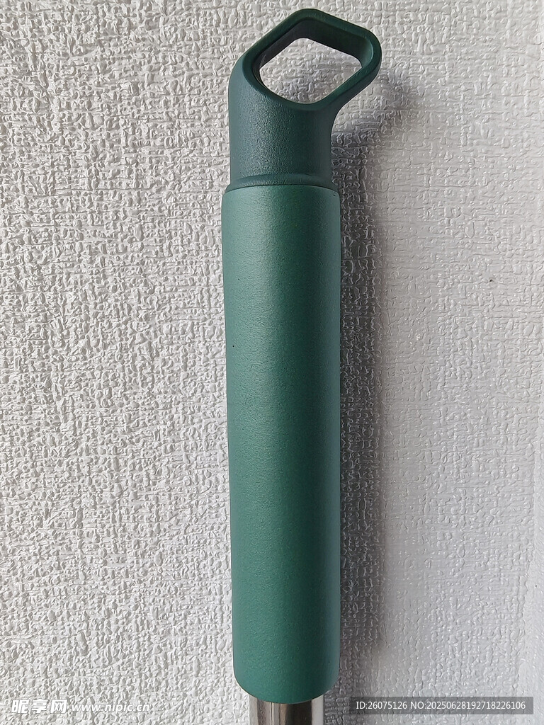 绿色便携伸缩杆