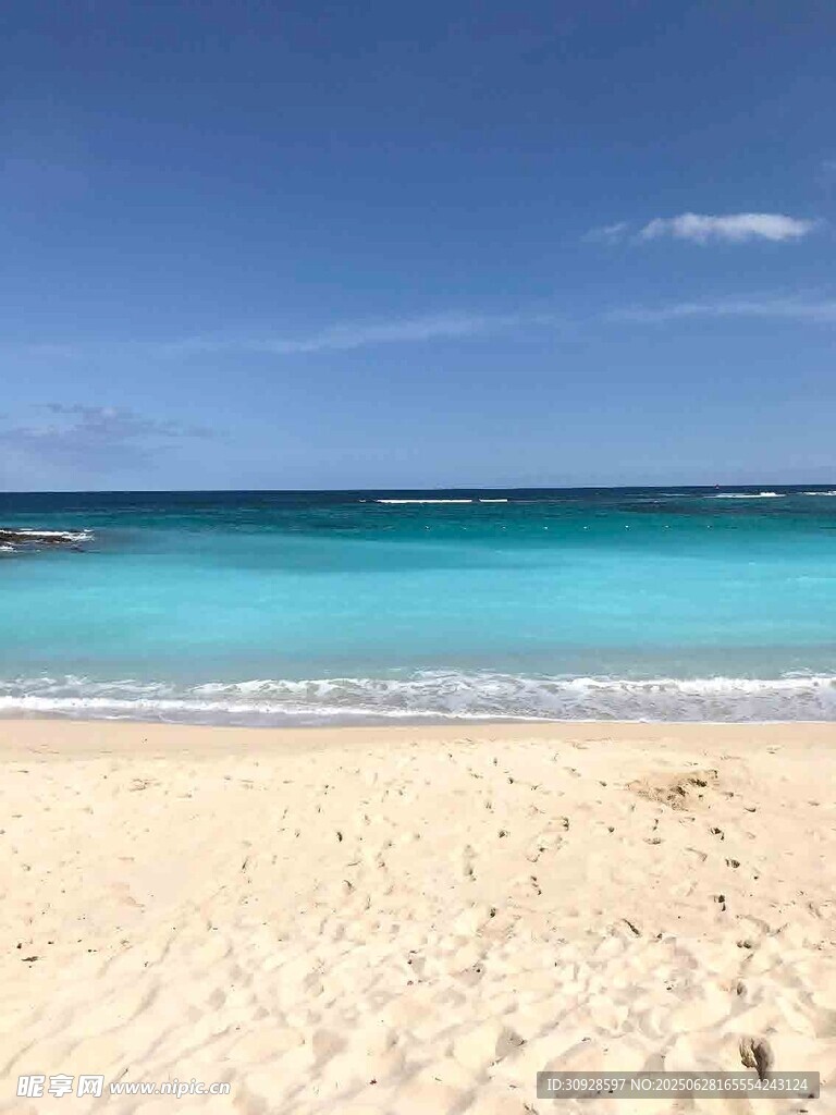 蔚蓝大海与白沙