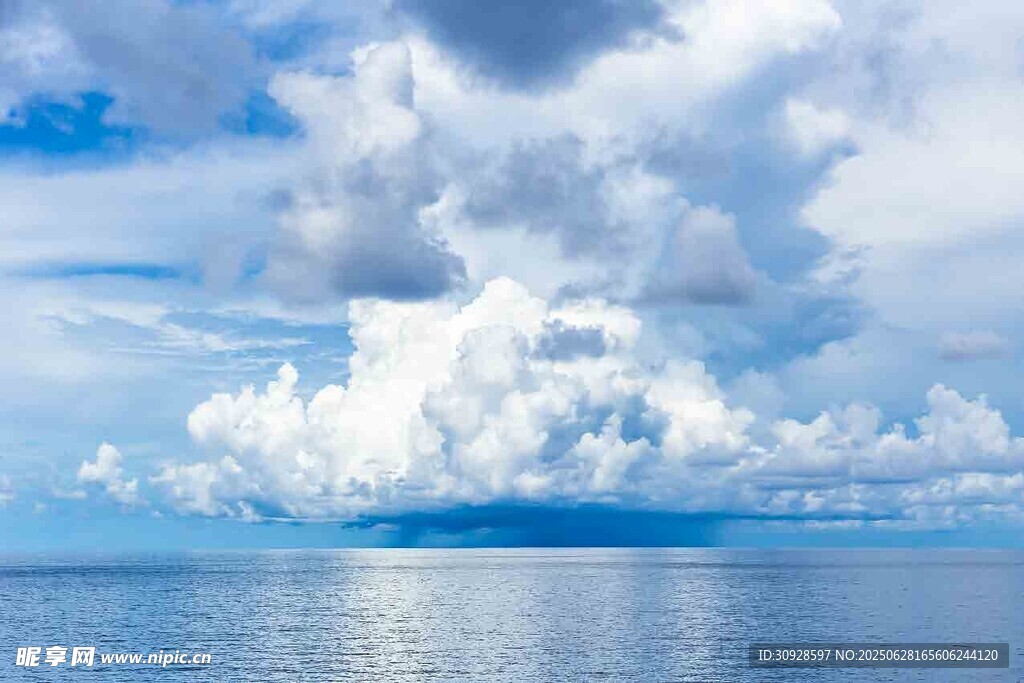 海上云景