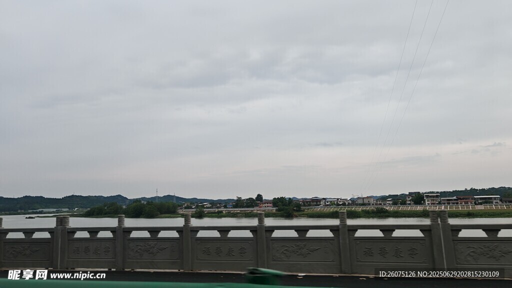 大坝远景