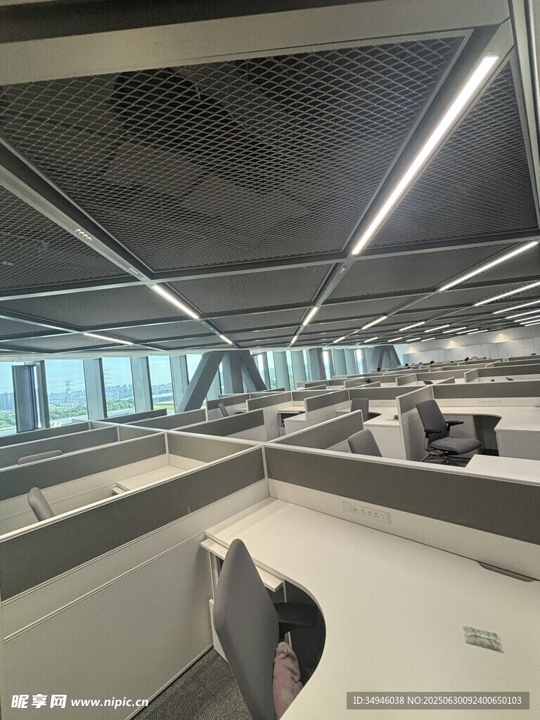 现代开放式办公空间场景