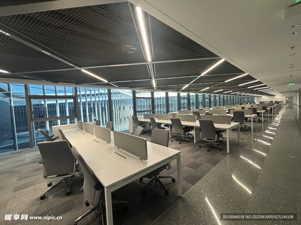 现代宽敞开放式办公空间
