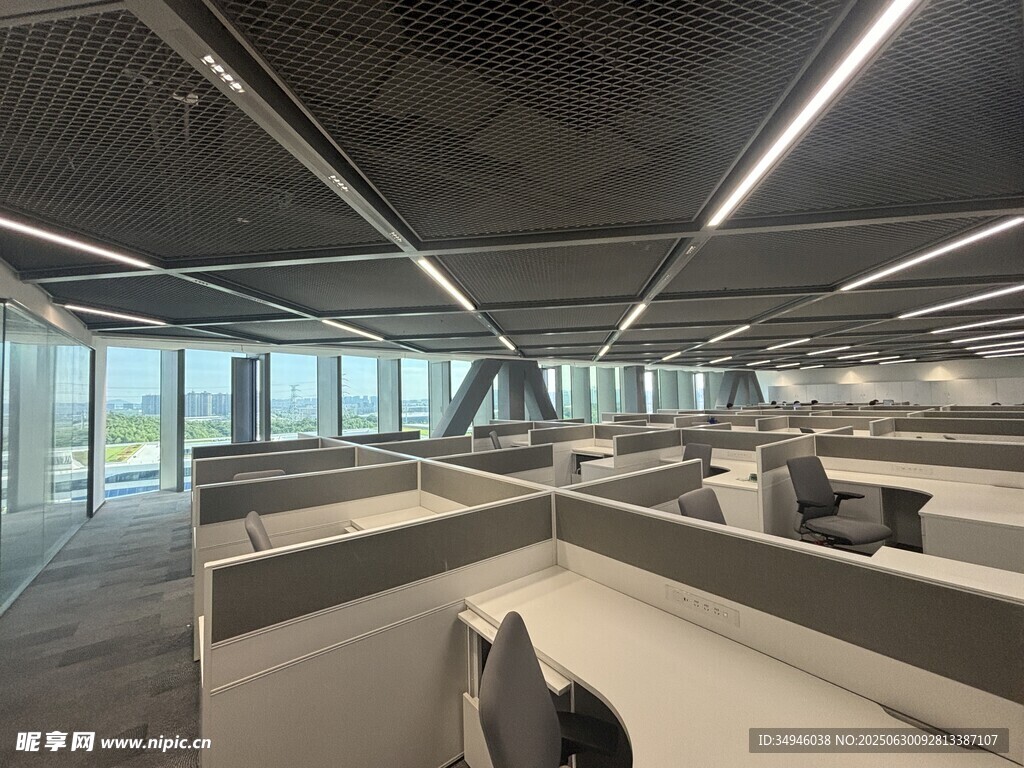 现代开放式办公空间场景