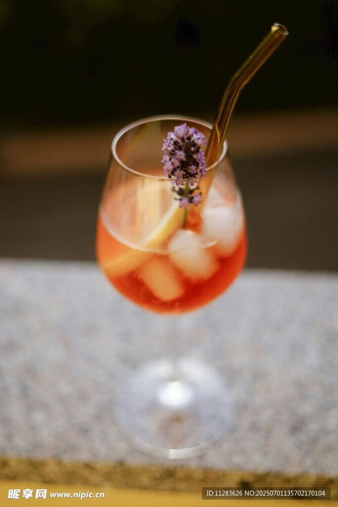 精致水果鸡尾酒特写