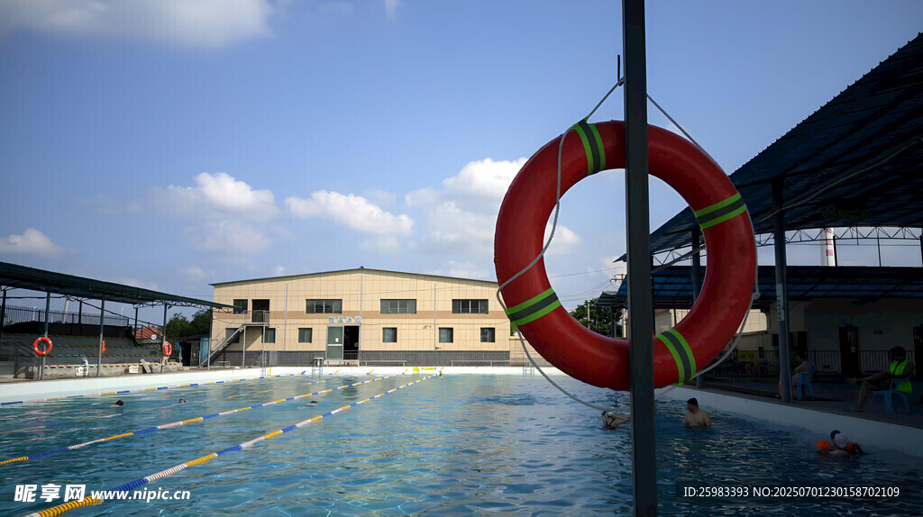 户外泳池