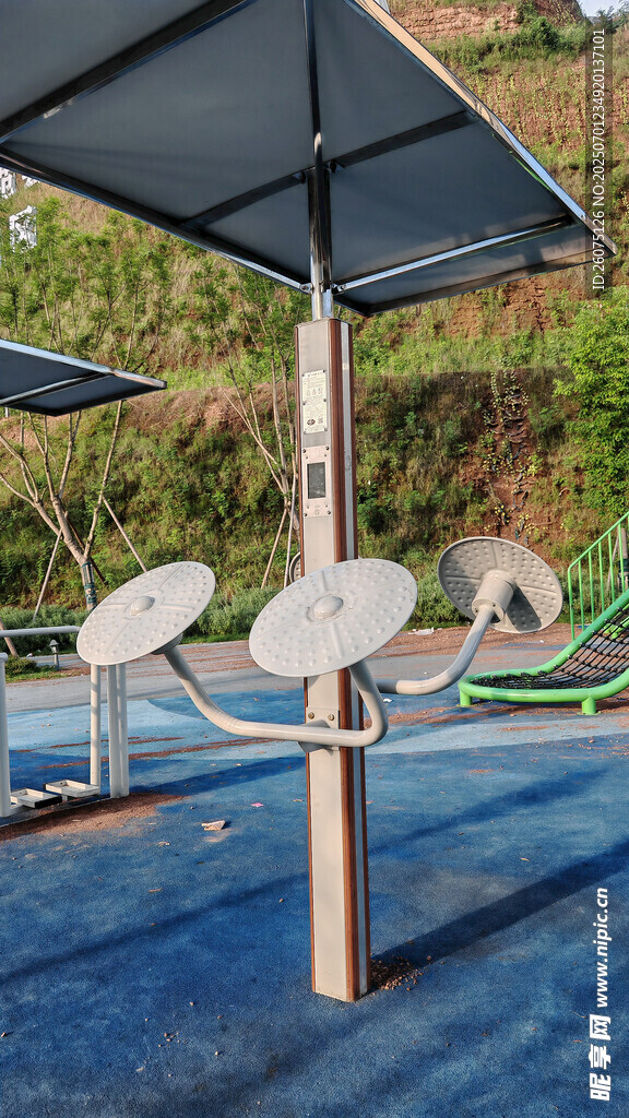 户外太阳能健身器材