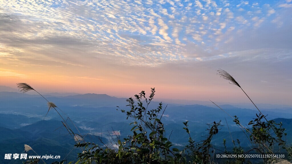 山间日出日落美景