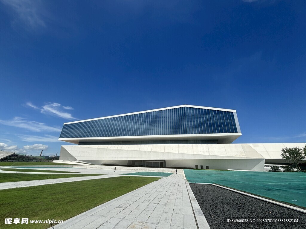 现代风格独特建筑外观