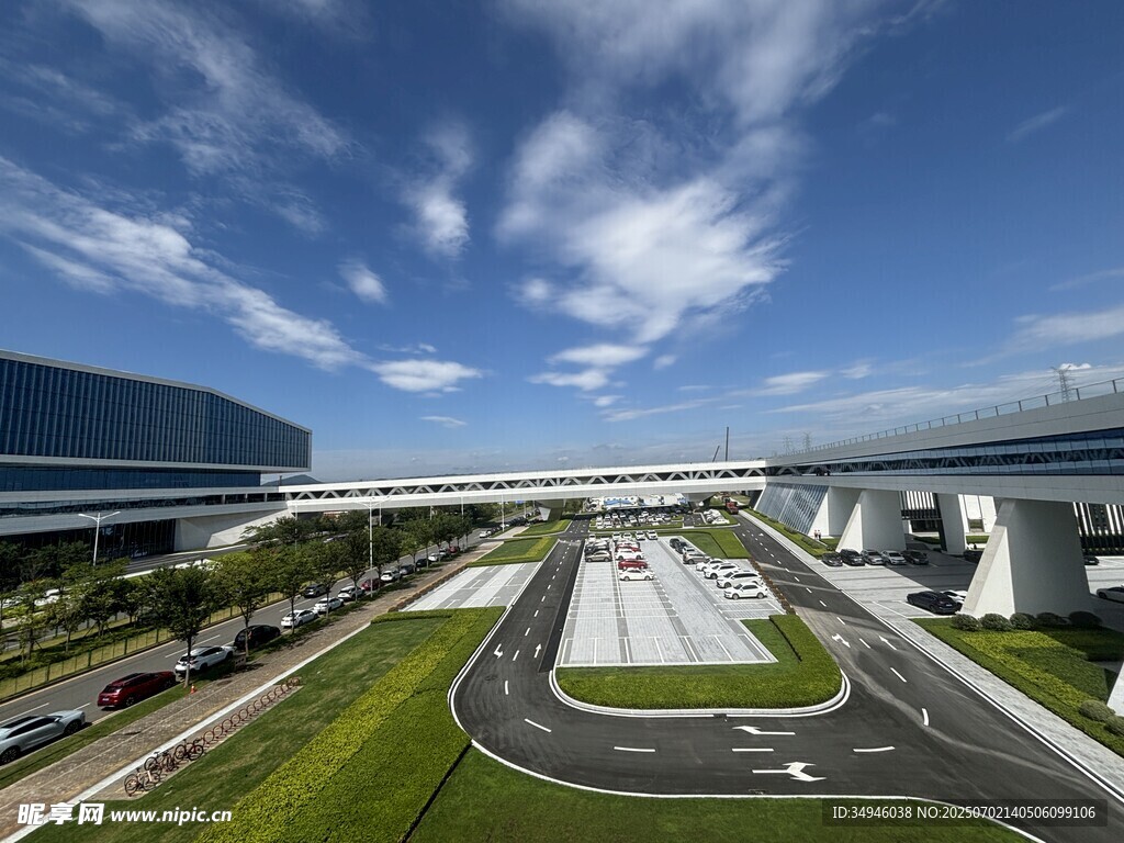 现代化机场周边景观