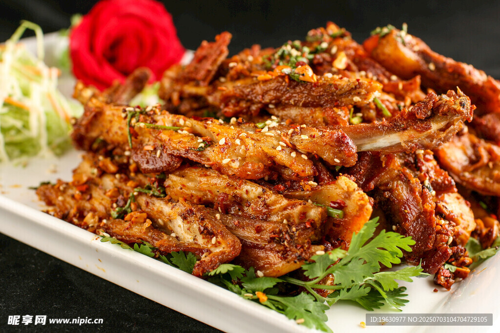 美味香辣烤排骨