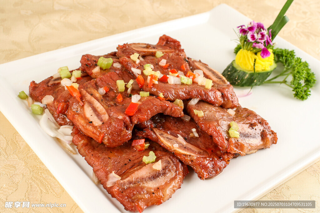 美味红烧排骨摆盘精致