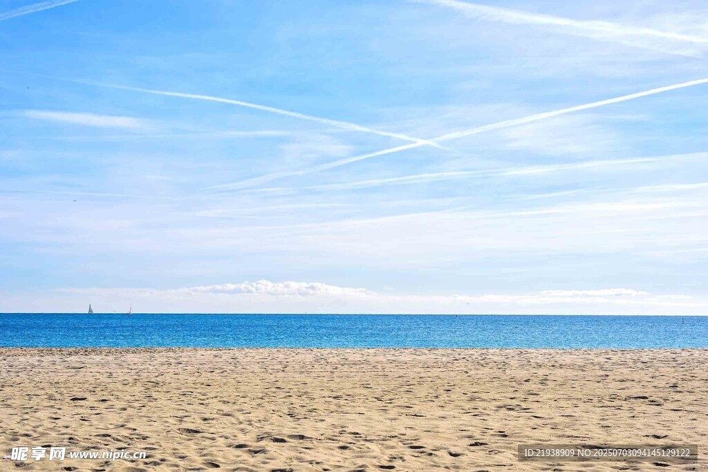 美丽沙滩与蔚蓝大海