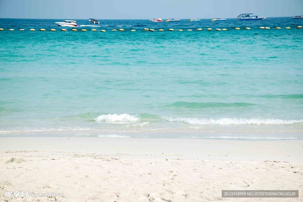 美丽海滨沙滩海景画面