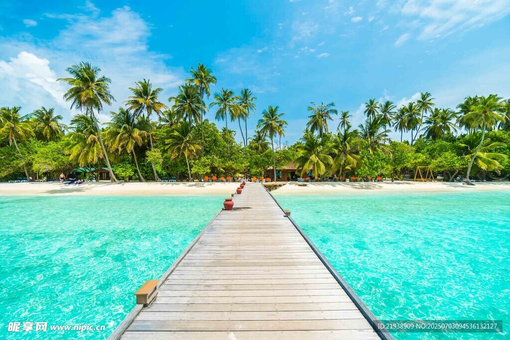 热带海岛木栈道海景风光