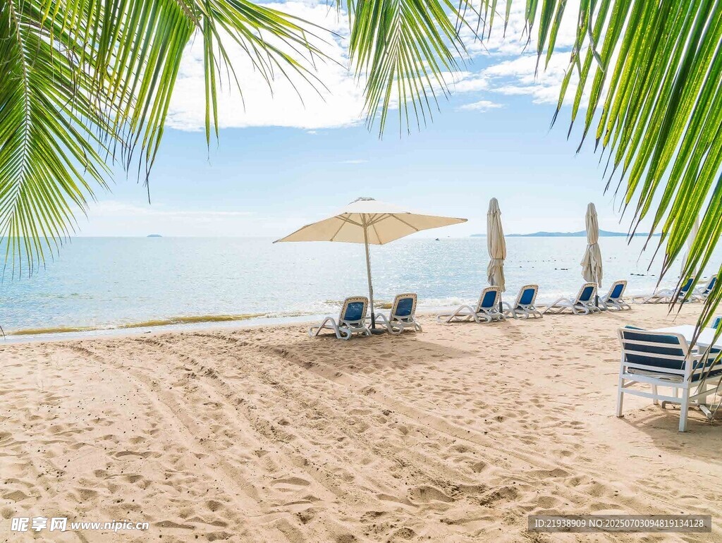 海滨沙滩休闲场景