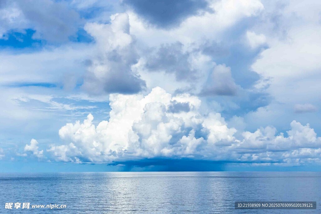 海上云景