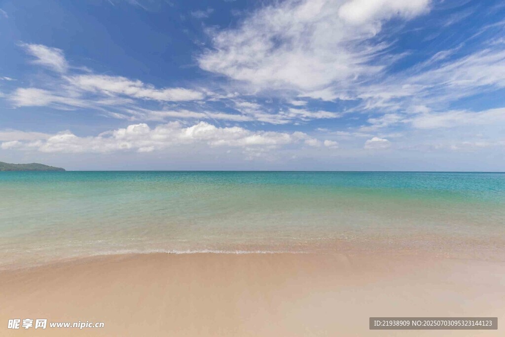 美丽海滨沙滩与蔚蓝大海
