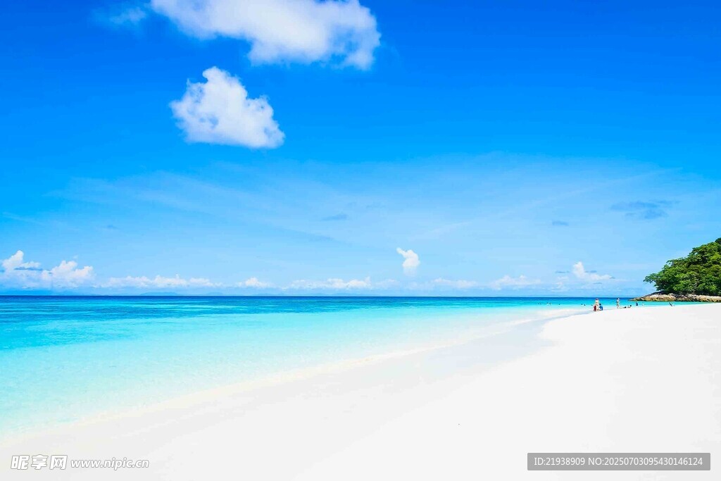 梦幻蓝白海滩美景