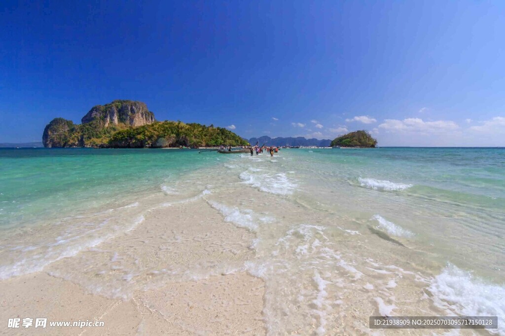 美丽海滩与海中岛屿风光