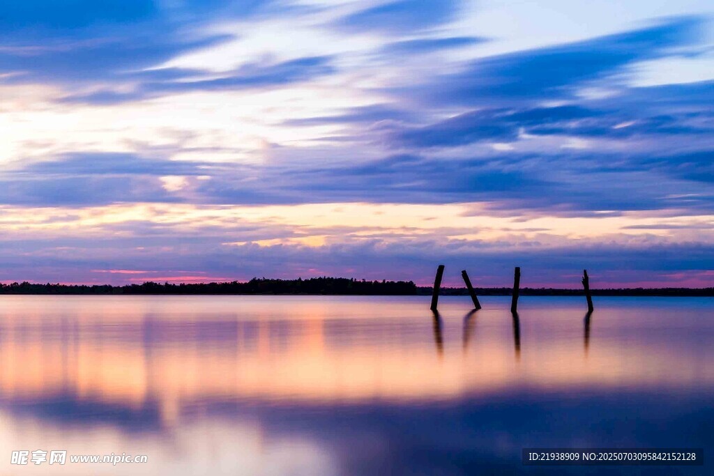 湖畔黄昏美景