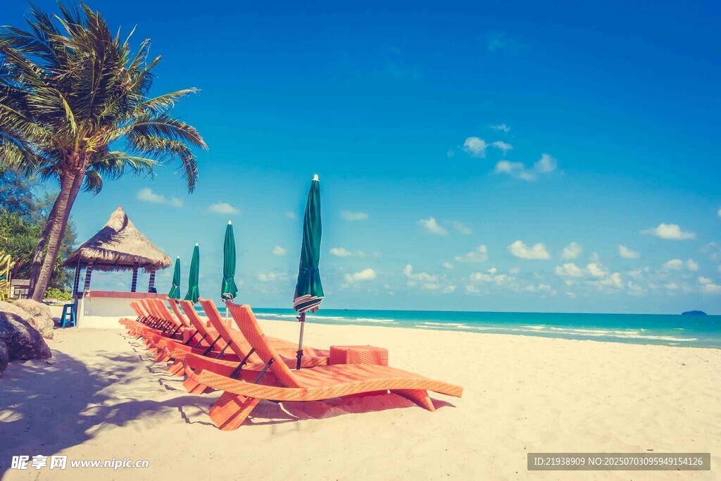 阳光沙滩度假休闲场景