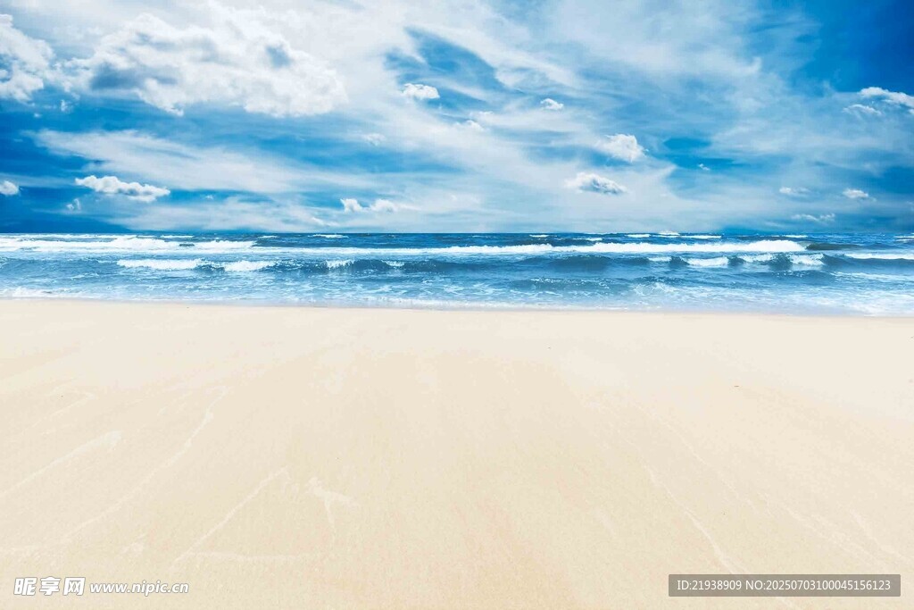 美丽沙滩与蔚蓝天空海景