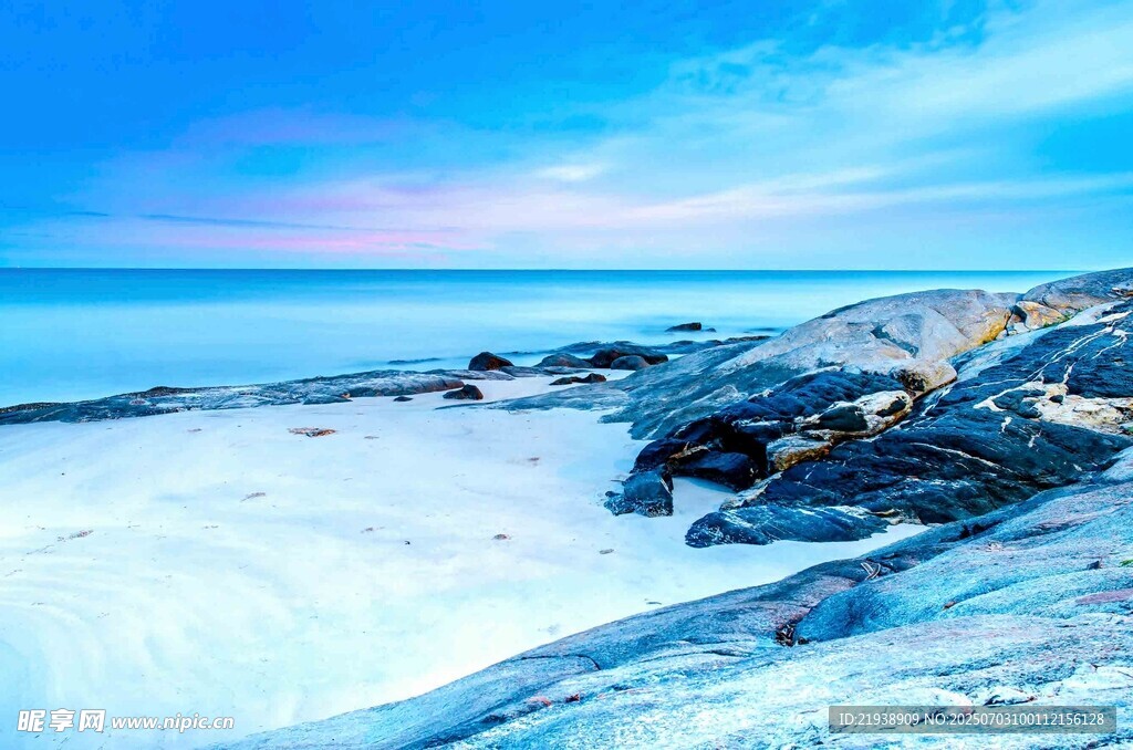 冬日海边雪景风光