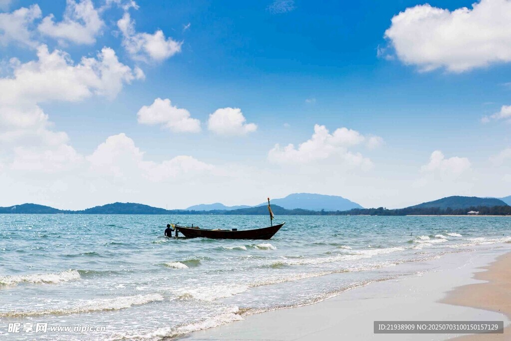 海边小船与美丽海景