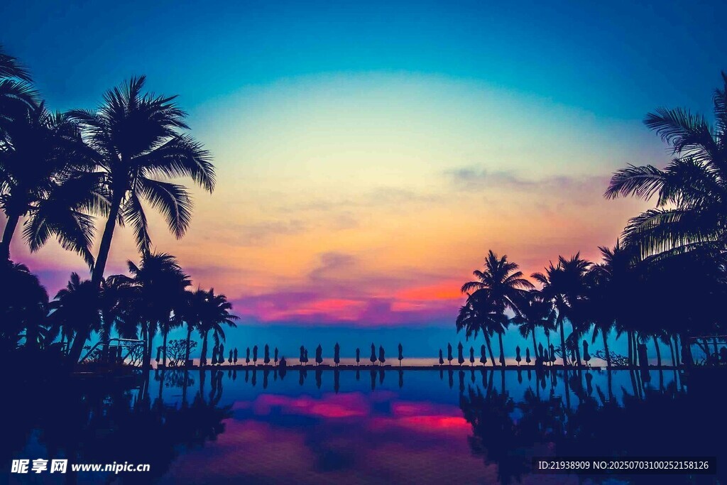 梦幻海滨泳池日落美景