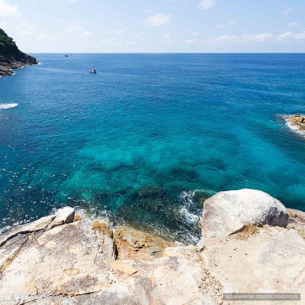 碧海蓝天岩石海岸美景