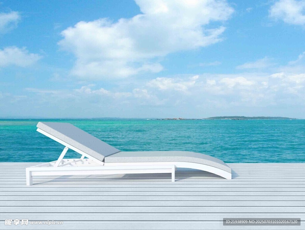 海边白色躺椅