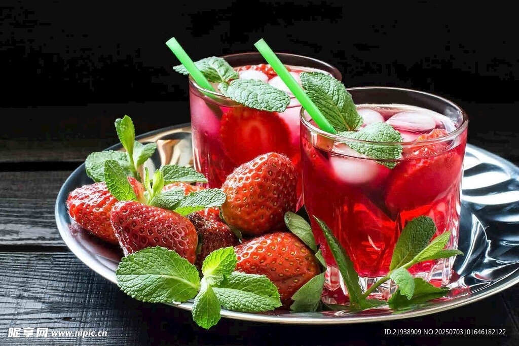草莓薄荷冰饮