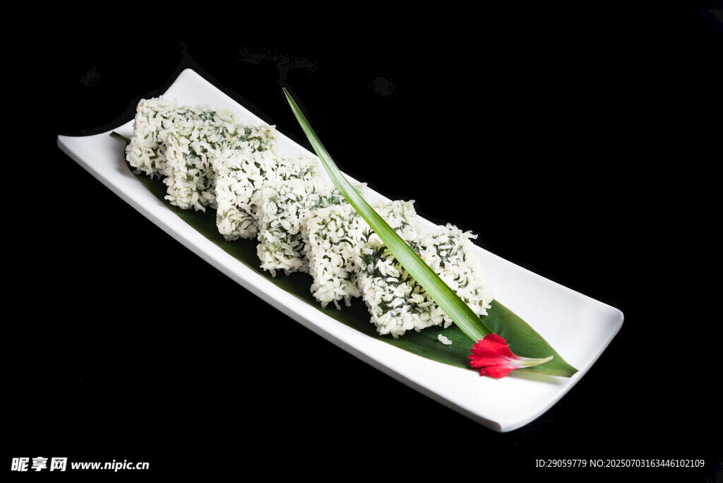 精致艾草糕摆盘