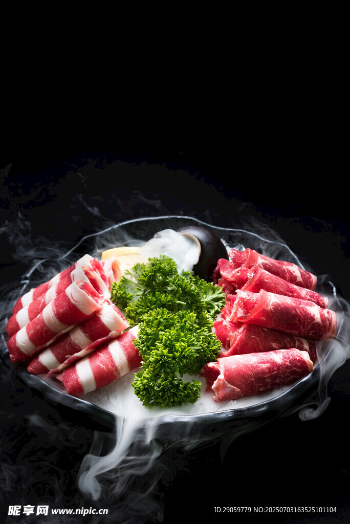 仙气缭绕的精致火锅肉片