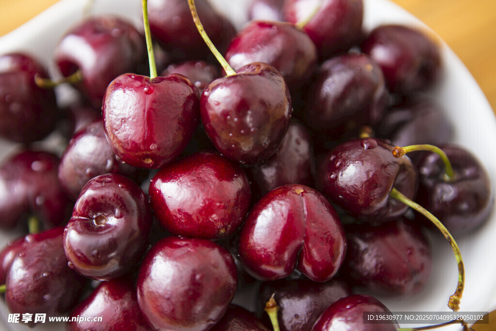 新鲜饱满的车厘子